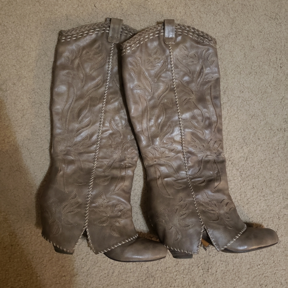 Taupe western style boot